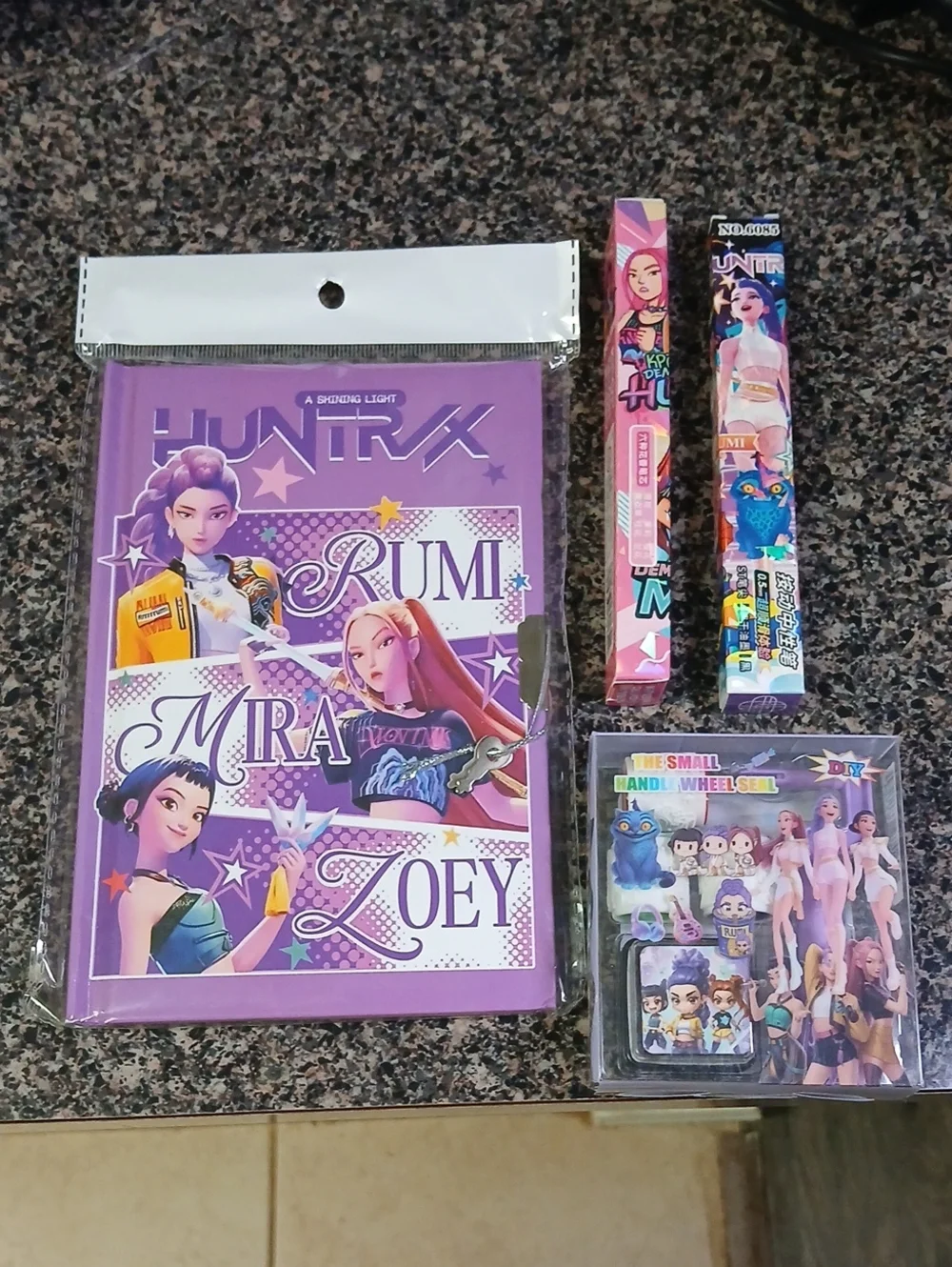 4 Kpop Demon Hunter Lot New STAMPS SET, NOTEBOOK,TWO PENS